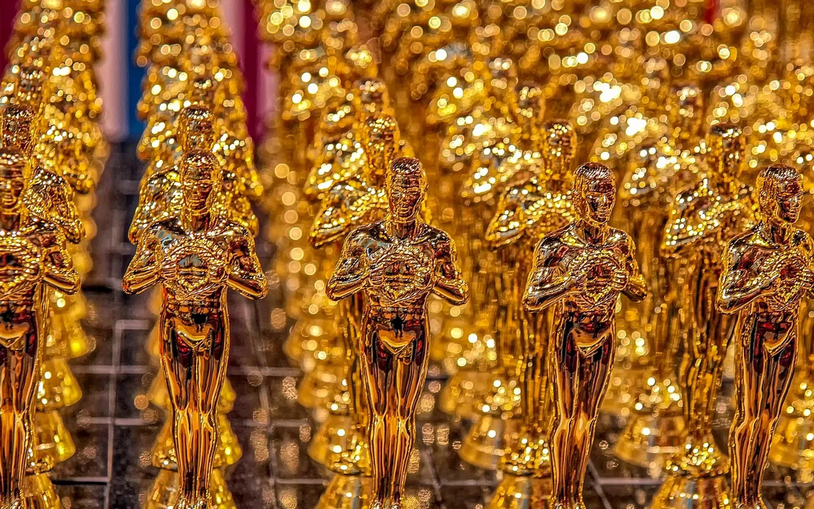 Oscar, cup and trophy